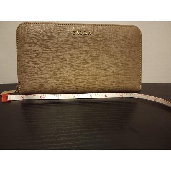 Furla‎ Tan Long Wallet Excellent Condition zip around - Picture 13 of 13